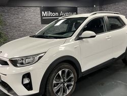 Blanc Utilisé 2019 Kia Stonic Active SUV | 12 490 € (Prix assez cher)