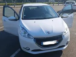 Utilisé 2015 Peugeot 208 Allure Citadine | 3 153 € (Prix juste)