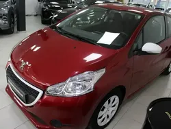 Rouge Utilisé 2014 Peugeot 208 Citadine | 6 990 € (Prix cher)