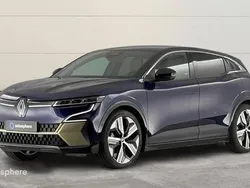 Bleu Utilisé 2023 Renault Mégane Iconic SUV | 25 999 € (Prix juste)