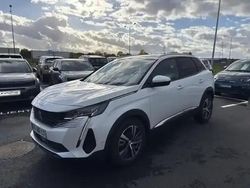 Blanc nacré (n) Utilisé 2021 Peugeot 3008 Allure SUV | 22 999 € (Prix juste)
