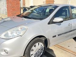 Utilisé 2009 Renault Clio II Authentique Citadine | 3 900 € (Prix juste)