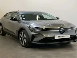 Gris Utilisé 2022 Renault Mégane Evolution Berline | 31 320 €