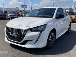 Blanc Utilisé 2023 Peugeot 208 Allure Citadine | 17 499 € (Prix assez cher)