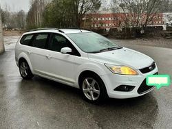 Blanc Utilisé 2010 Ford Focus Trend Berline | 1 799 € (Prix juste)