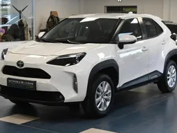 Blanc Utilisé 2023 Toyota Yaris Hybrid Design Citadine | 20 995 € (Prix juste)