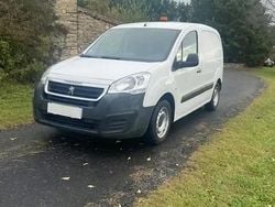 Blanc Utilisé 2018 Peugeot Partner Premium Van | 10 990 € (Prix juste)