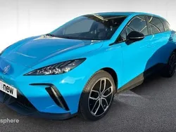 Bleu Nouvelle 2024 MG MG4 EV Luxury Citadine | 25 985 € (Prix juste)