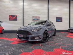 Gris Occasion 2015 Ford Focus ST Berline | 25 990 €