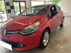 Rouge Utilisé 2015 Renault Clio IV LIMITED Berline | 8 990 € (Prix assez cher)