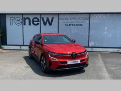 Rouge Utilisé 2022 Renault Mégane Techno Berline | 23 990 € (Prix juste)