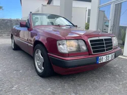 Rouge Utilisé 1994 Mercedes E200 Cabriolet | 11 100 €