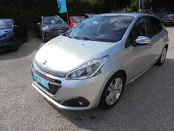 Utilisé 2017 Peugeot 208 Style Citadine | 8 900 € (Prix juste)