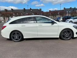 Blanc Utilisé 2015 Mercedes CLA220 Shooting Brake Break | 16 000 €