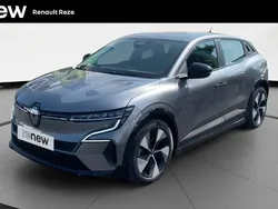 Gris Utilisé 2023 Renault Mégane Equilibre Berline | 25 990 € (Prix juste)
