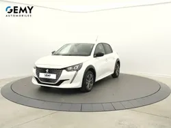 Blanc Utilisé 2023 Peugeot e-208 Allure Citadine | 17 850 € (Prix juste)
