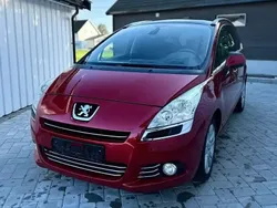Rouge Utilisé 2011 Peugeot 5008 Allure Monospace | 3 780 € (Prix juste)