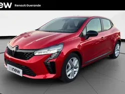 Rouge Utilisé 2024 Renault Clio V Evolution Citadine | 17 990 € (Prix juste)