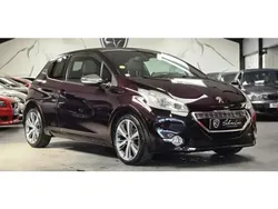Rouge Utilisé 2013 Peugeot 208 Citadine | 9 990 € (Prix cher)