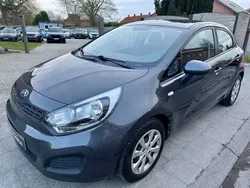 Gris Utilisé 2014 Kia Rio Berline | 4 990 € (Prix juste)