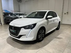 Blanc Utilisé 2020 Peugeot 208 Allure Citadine | 13 886 € (Prix assez cher)