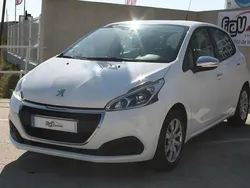 Blanc Utilisé 2016 Peugeot 208 Active Citadine | 6 990 € (Prix juste)
