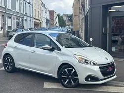Blanc Utilisé 2019 Peugeot 208 Signature Sky Citadine | 9 990 € (Bon prix)