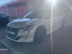 Blanc Utilisé 2022 Peugeot e-208 GT Citadine | 18 499 € (Prix assez cher)