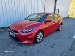 Rouge rubis mã©tallisã© Utilisé 2022 Kia Ceed Motion Berline | 17 399 € (Prix juste)
