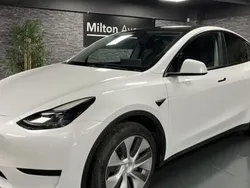Blanc Utilisé 2022 Tesla Model Y Standard Range SUV | 27 990 € (Prix juste)