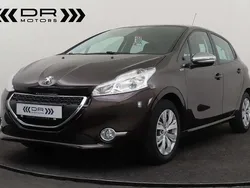 Brun Utilisé 2013 Peugeot 208 Citadine | 5 495 € (Prix juste)