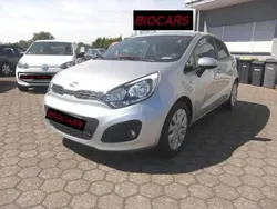 Argent Utilisé 2013 Kia Rio Edition 7 Berline | 6 250 € (Prix juste)