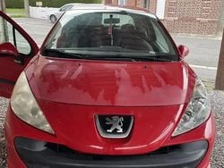 Rouge Utilisé 2009 Peugeot 207 Premium Berline | 2 600 € (Bon prix)