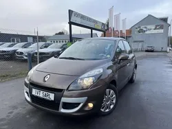 Brun Utilisé 2010 Renault Scénic III Monospace | 6 900 €