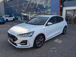 Gris Utilisé 2023 Ford Focus ST-Line X Berline | 18 490 € (Prix juste)