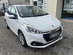 Blanc Utilisé 2017 Peugeot 208 Style Citadine | 7 790 € (Prix juste)