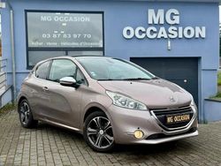 Beige Utilisé 2012 Peugeot 208 Allure Citadine | 5 490 € (Prix juste)
