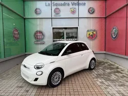 Ice white pastel Utilisé 2025 Fiat 500e Red Berline | 23 990 € (Prix juste)