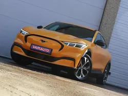 Orange Utilisé 2023 Ford Mustang Mach-E Premium SUV | 33 950 € (Prix juste)