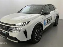Blanc okénite (m) Utilisé 2024 Peugeot e-3008 GT SUV | 38 900 €
