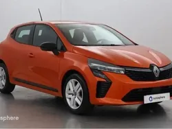 Orange Utilisé 2024 Renault Clio V Evolution Berline | 18 299 € (Prix juste)