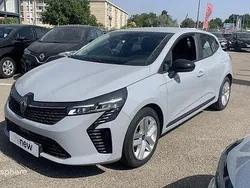 Gris Utilisé 2024 Renault Clio V Evolution Berline | 17 499 € (Prix juste)