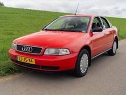 Rouge Utilisé 1995 Audi A4 Design Berline | 1 950 €