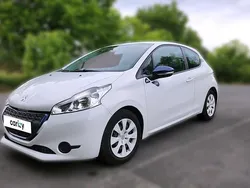 Blanc Utilisé 2014 Peugeot 208 Citadine | 5 890 € (Bon prix)