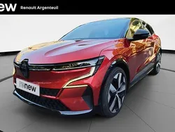 Rouge Utilisé 2022 Renault Mégane Techno Berline | 23 980 € (Prix juste)