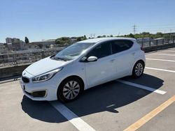 Blanc Utilisé 2016 Kia Ceed Active Berline | 6 990 € (Prix assez cher)