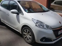Blanc Utilisé 2019 Peugeot 208 Premium Citadine | 4 990 €