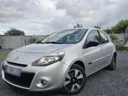 Gris Utilisé 2010 Renault Clio III Citadine | 5 600 € (Prix juste)