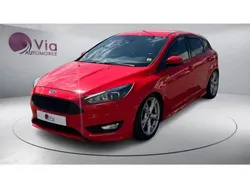 Rouge Utilisé 2016 Ford Focus ST-Line Berline | 13 490 € (Prix juste)