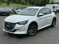 Blanc Utilisé 2021 Peugeot e-208 Allure Citadine | 24 512 €